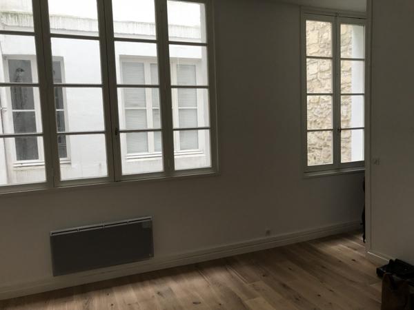 Sudio rénové - Immeuble Pierre Centre de BORDEAUX