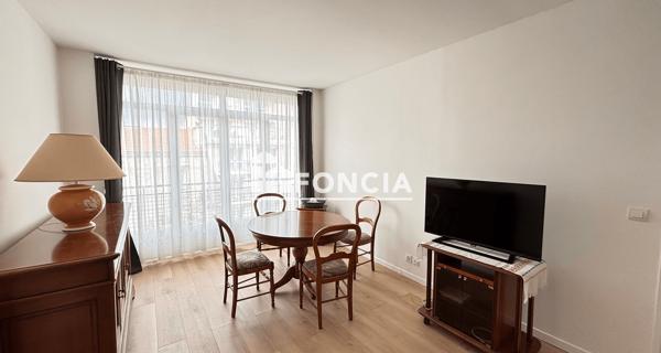 Location Appartement meublé 3 pièces 63.04 m² - Paris 75015