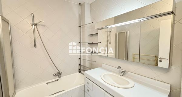 Location Appartement meublé 3 pièces 63.04 m² - Paris 75015