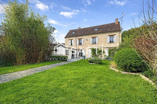 Maison de prestige en pierre au cœur de Gouvieux avec jardin.