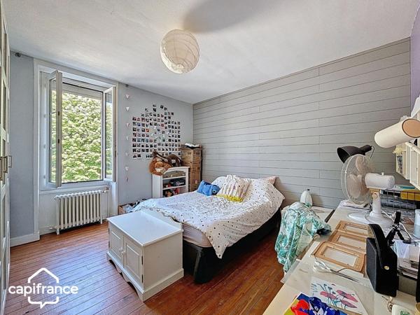 Maison de ville 122 m² – 3 chambres + bureau – jardin, piscine chauffée, garage – Thouars centre (79100)