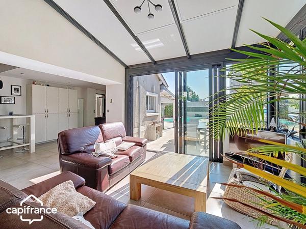 Maison de ville 122 m² – 3 chambres + bureau – jardin, piscine chauffée, garage – Thouars centre (79100)