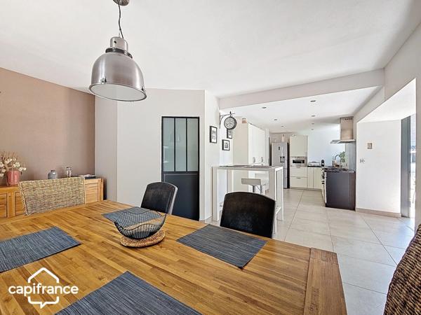 Maison de ville 122 m² – 3 chambres + bureau – jardin, piscine chauffée, garage – Thouars centre (79100)