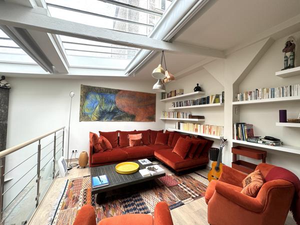 Paris (75014) RARE ! Un atelier d'artiste chargé d'histoire transformé en un magnifique logement en duplex.