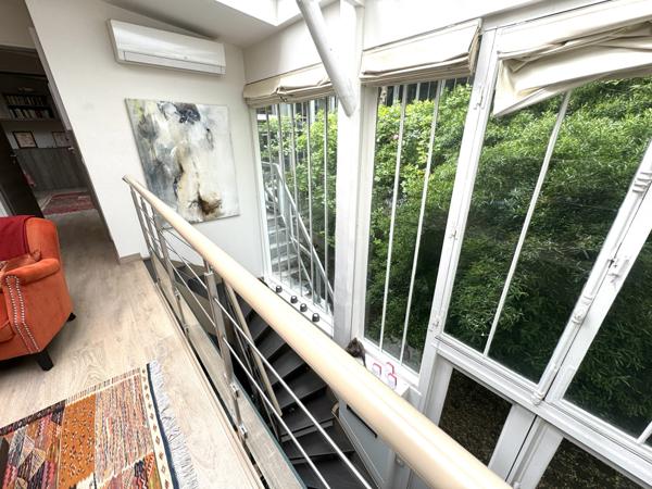 Paris (75014) RARE ! Un atelier d'artiste chargé d'histoire transformé en un magnifique logement en duplex.