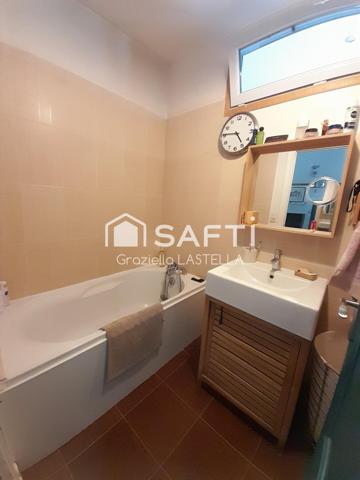 Maison familiale avec piscine et terrain aboré de 700 m²