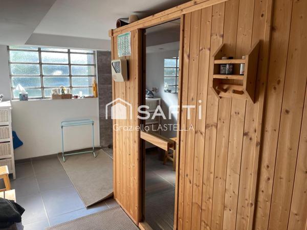 Maison familiale avec piscine et terrain aboré de 700 m²