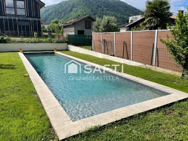 Maison familiale avec piscine et terrain aboré de 700 m²