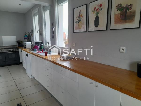 Maison familiale avec piscine et terrain aboré de 700 m²