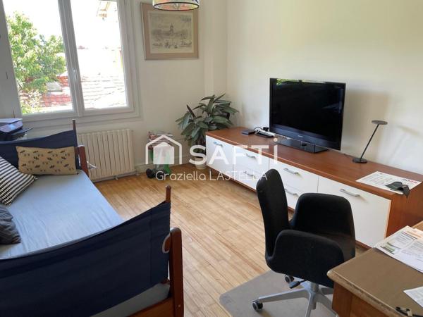 Maison familiale avec piscine et terrain aboré de 700 m²