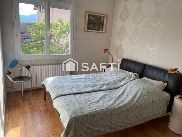 Maison familiale avec piscine et terrain aboré de 700 m²