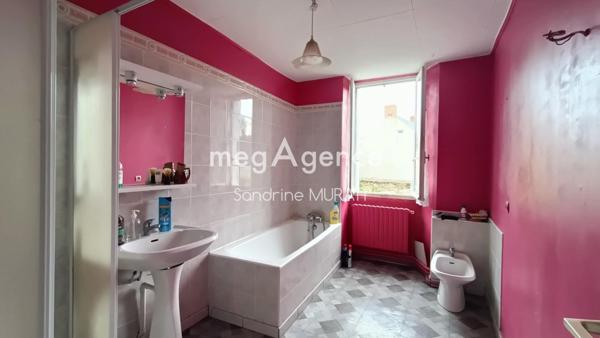 Maison à SAINT-GERMAIN-DE-COULAMER, 53700 - 8 pièces 170m²