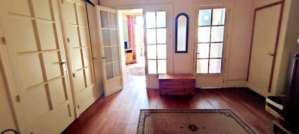 MAISON DE VILLE AVEC JARDIN ET GARAGE