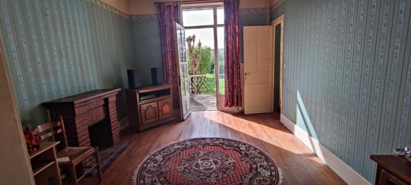 MAISON DE VILLE AVEC JARDIN ET GARAGE