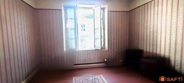 MAISON DE VILLE AVEC JARDIN ET GARAGE