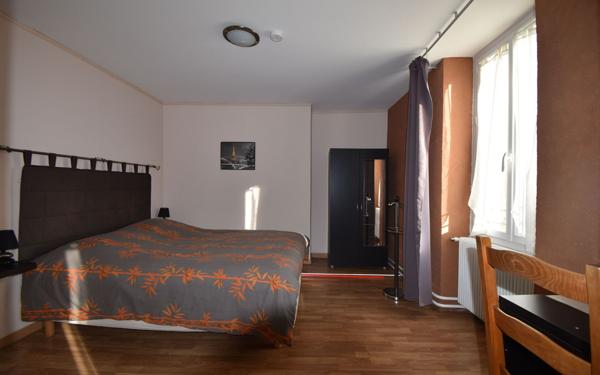 Maison à vendre    7 pièces • 200 m2 Léré