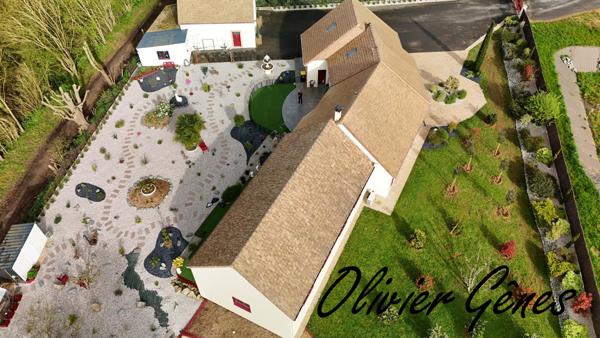 La Bazoge (72650) Propriété - 8 pièces - 231 m² - 5 chambres - Piscine - Terrain paysagé de 2252 m².