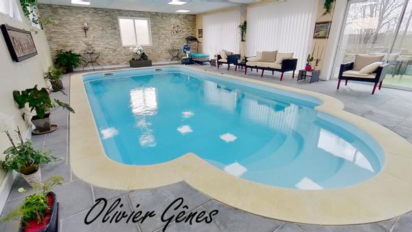 La Bazoge (72650) Propriété - 8 pièces - 231 m² - 5 chambres - Piscine - Terrain paysagé de 2252 m².