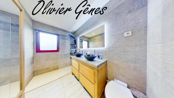 La Bazoge (72650) Propriété - 8 pièces - 231 m² - 5 chambres - Piscine - Terrain paysagé de 2252 m².