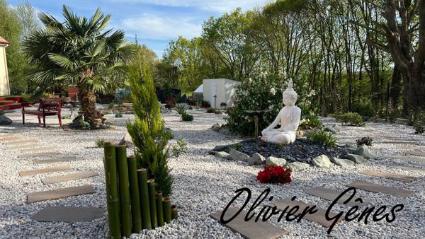 La Bazoge (72650) Propriété - 8 pièces - 231 m² - 5 chambres - Piscine - Terrain paysagé de 2252 m².