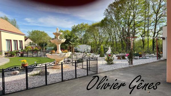 La Bazoge (72650) Propriété - 8 pièces - 231 m² - 5 chambres - Piscine - Terrain paysagé de 2252 m².