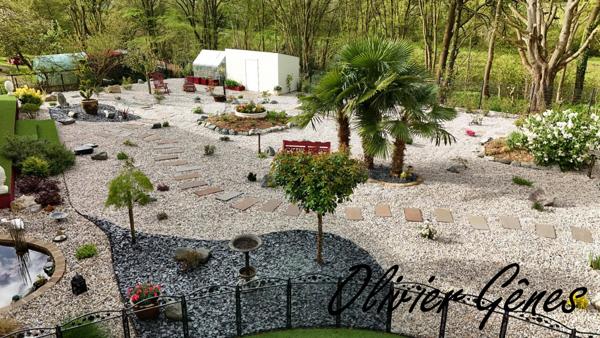 La Bazoge (72650) Propriété - 8 pièces - 231 m² - 5 chambres - Piscine - Terrain paysagé de 2252 m².