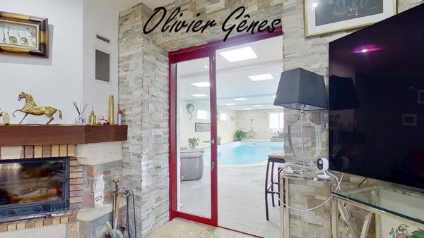 La Bazoge (72650) Propriété - 8 pièces - 231 m² - 5 chambres - Piscine - Terrain paysagé de 2252 m².