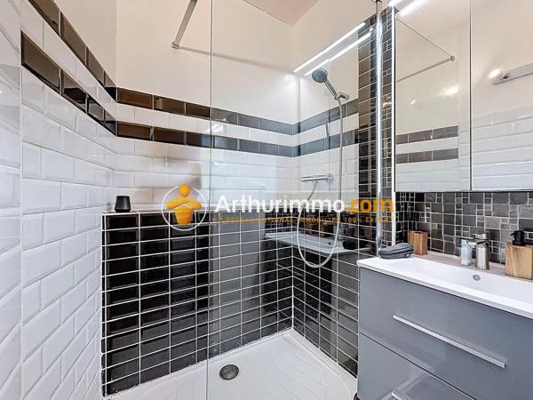 Vente                                                      Appartement
                        
                     5 pièces                      80 m2                     à Bourgoin-Jallieu