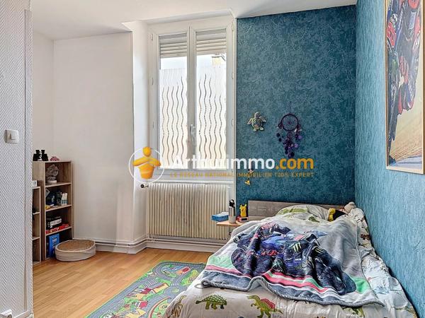 Vente                                                      Appartement
                        
                     5 pièces                      80 m2                     à Bourgoin-Jallieu