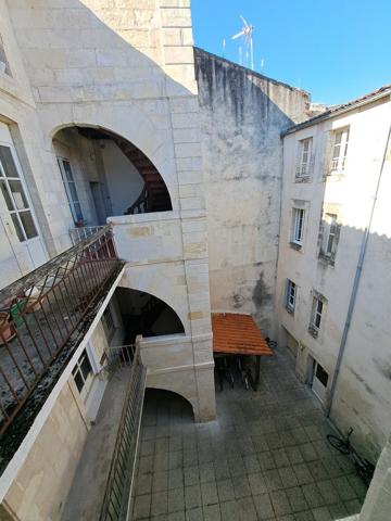 Appartement au calme situé au cœur du centre-ville de LA ROCHELLE !