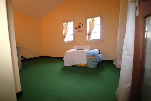 Villa 6 pièces de 165 m2 sur 1792 m2