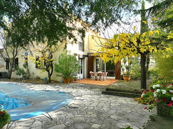 Villa 6 pièces de 165 m2 sur 1792 m2