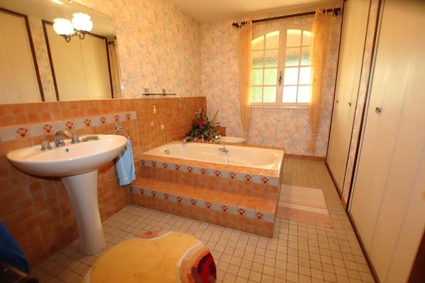 Villa 6 pièces de 165 m2 sur 1792 m2