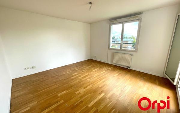 Appartement à vendre    3 pièces • 66 m2 Montigny-le-Bretonneux