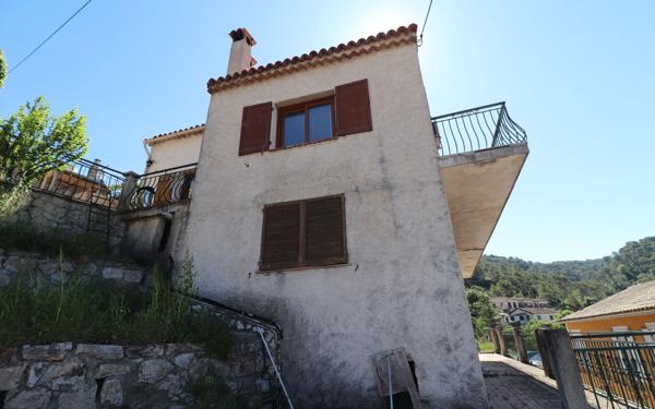 Maison à vendre    5 pièces •  Blausasc