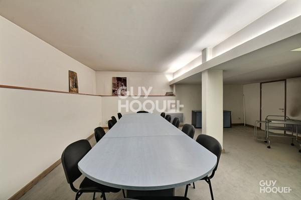 MONTCHAT / Cours Docteur Long - A vendre, LOCAL COMMERCIAL de 92 m² avec un garage dans le 3ème arrondissement de Lyon (69003)