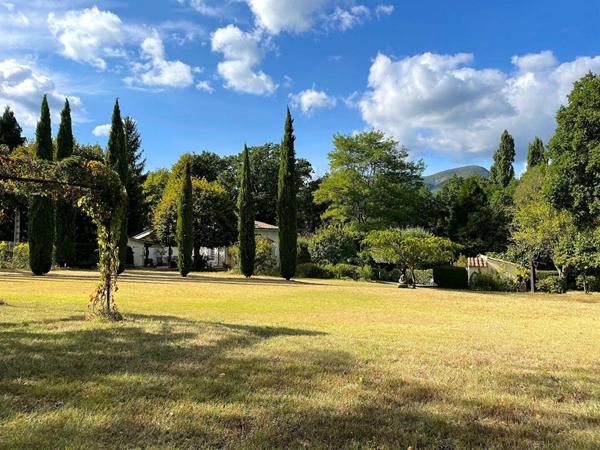 Maison à vendre    6 pièces •  Dieulefit