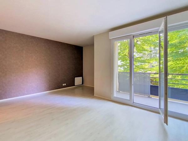 Location                                                      Appartement
                        
                     3 pièces                      63 m2                     à Combs-la-Ville