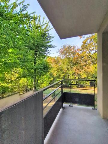 Location                                                      Appartement
                        
                     3 pièces                      63 m2                     à Combs-la-Ville