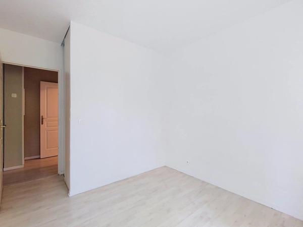 Location                                                      Appartement
                        
                     3 pièces                      63 m2                     à Combs-la-Ville