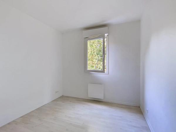 Location                                                      Appartement
                        
                     3 pièces                      63 m2                     à Combs-la-Ville