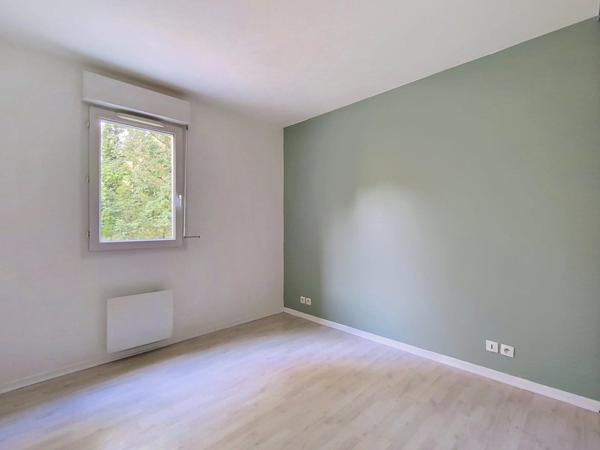Location                                                      Appartement
                        
                     3 pièces                      63 m2                     à Combs-la-Ville