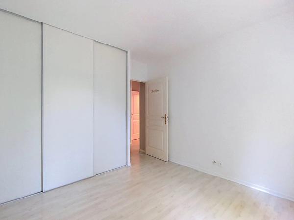 Location                                                      Appartement
                        
                     3 pièces                      63 m2                     à Combs-la-Ville