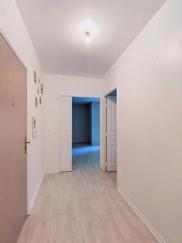 Location                                                      Appartement
                        
                     3 pièces                      63 m2                     à Combs-la-Ville