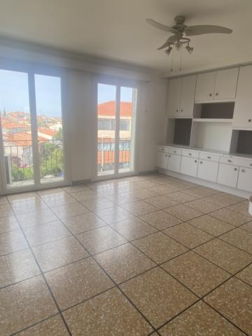 kennedy: T4 traversant, clim, balcon, garage