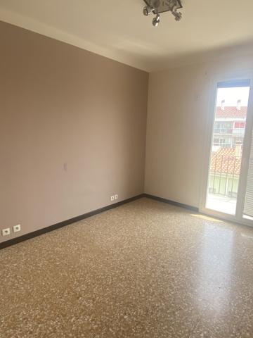 kennedy: T4 traversant, clim, balcon, garage