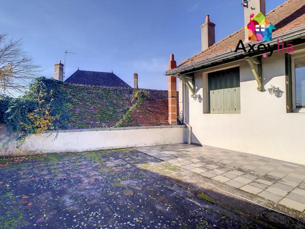 Marcigny (71110) A VENDRE - MARCIGNY CENTRE - MAISON DE VILLAGE AVEC ATELIER ET GARAGE - 5 CHAMBRES