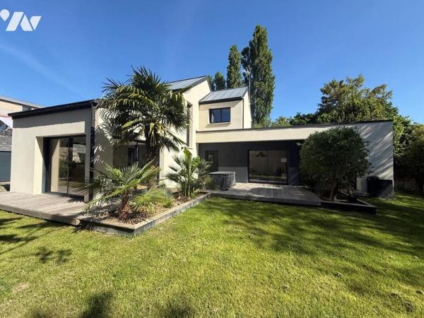 MURS-ERIGNE CONTEMPORAINE EN EXCELLENT ETAT AVEC JOLI JARDIN 