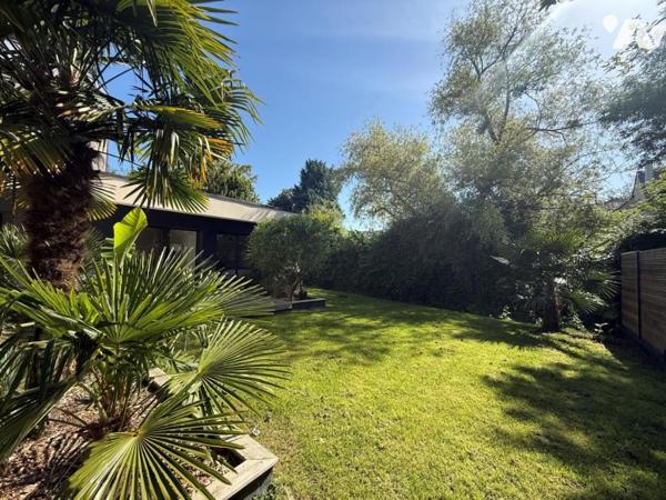 MURS-ERIGNE CONTEMPORAINE EN EXCELLENT ETAT AVEC JOLI JARDIN 
