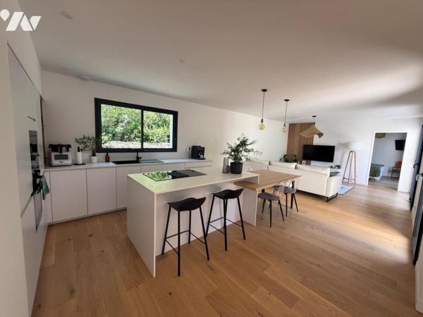 MURS-ERIGNE CONTEMPORAINE EN EXCELLENT ETAT AVEC JOLI JARDIN 